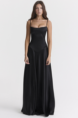 Anabella – Schwarzes Maxikleid mit Schnürung