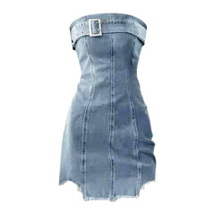 Schulterfreies, figurbetontes Kleid
