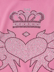 Geripptes kurzes Tanktop mit Strass- und Herz-Anhänger
