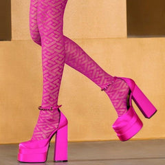 Rendezvous Satin-Pumps mit doppelter Plateausohle und Kristallriemen