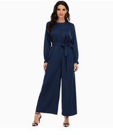 Satin-Jumpsuit mit Pattentasche, Knotensaum und Gürtel