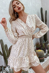 Simplee – Langärmliges Kleid mit V-Ausschnitt und Punktemuster