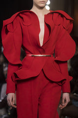 ROTE RÜSCHENJACKE