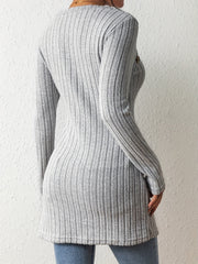 T-Shirt mit geripptem Knopfdekor und asymmetrischem Saum