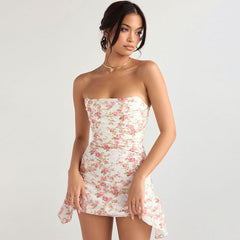 Glamorous – Trägerloses, gerüschtes Korsett-Minikleid mit Rosendruck – Geblümt