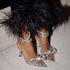 Showstopper – Pumps mit Doppelschleife und Kristallverzierung