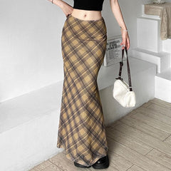 Karierter Maxirock aus Chiffon mit niedriger Taille und Kontrast