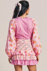 Langärmliges Minikleid mit Stufen- und Rüschenmuster und Blumenmuster - Rosa