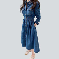 Langärmliges ausgestelltes Jeanskleid