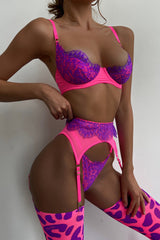 Rosa, 3-teiliges Dessous-Set mit Farbblock-Spitze und Kontraststreifen und Strumpfgürtel