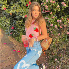 Kurze Strickweste mit Erdbeer-Milchshake-Print