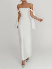 Elegantes Abendkleid mit überschnittener Schulter und Perlen