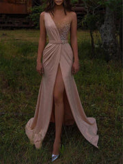 Abendkleid mit geteiltem Schwanz