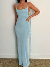 Schmales Kleid mit Schnürung