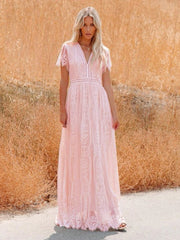 Romantisches Brautkleid aus Tüll mit tiefem V-Ausschnitt
