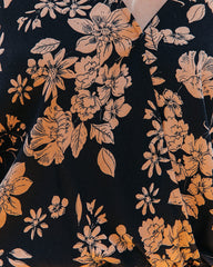 Wish You Well – Drapierte Bluse mit Blumenmuster