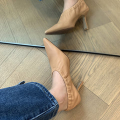 Denali – Handgefertigte Slip-On-Pumps mit spitzer Zehenpartie