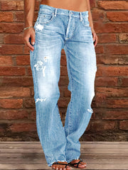 Lässige, gerade geschnittene Stretch-Jeans mit Rissen und Waschung