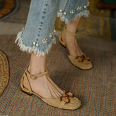 Dina – Handgemachte Ballerinas aus Wildleder mit Knöchelriemen und Kette