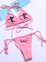 Und verrückter Bikini-Badeanzug mit Krawatte