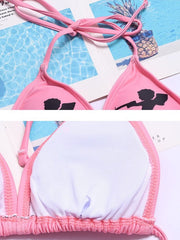 Und verrückter Bikini-Badeanzug mit Krawatte