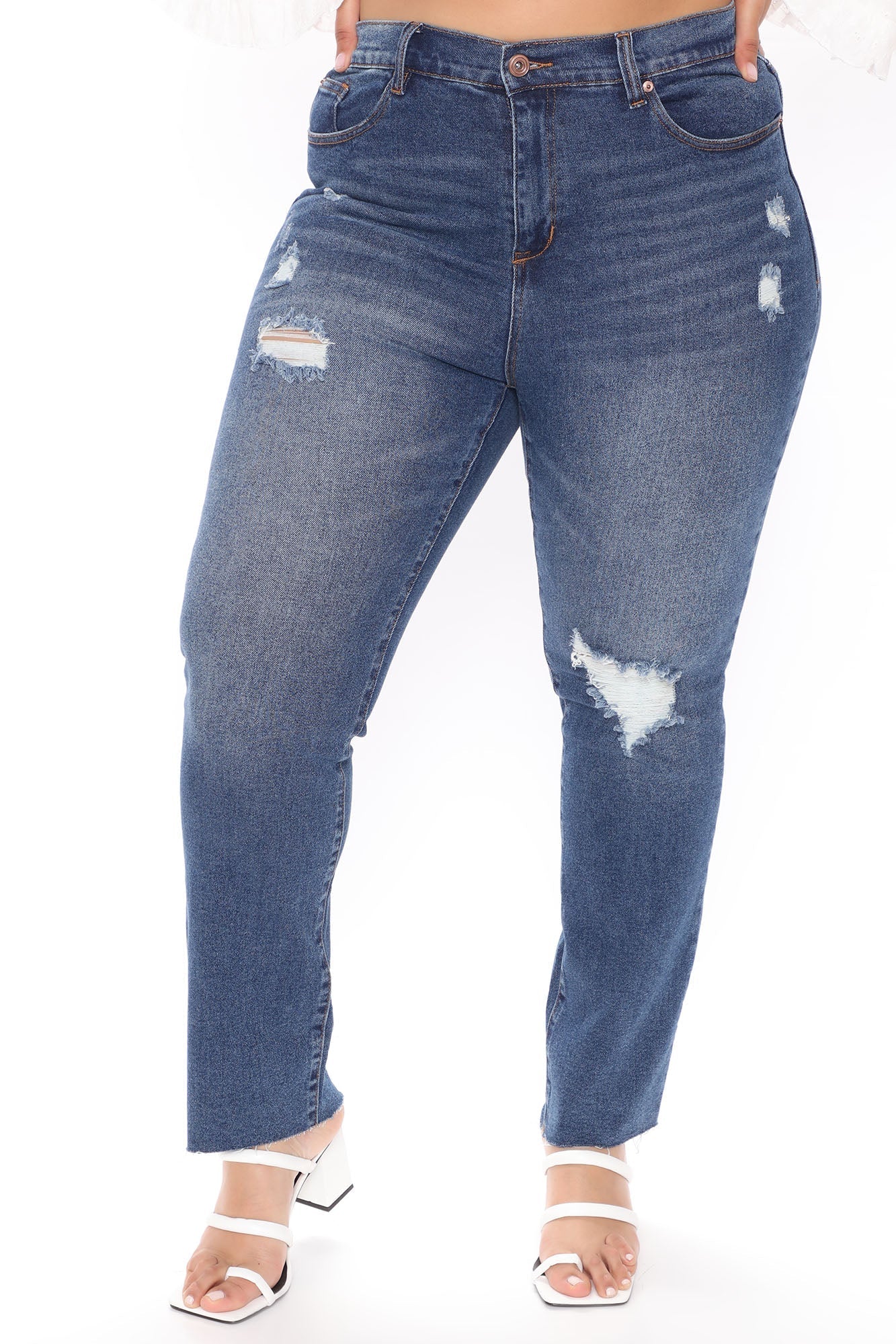 Survival Of The Fittest – Zerrissene Boyfriendjeans – Dunkle Waschung