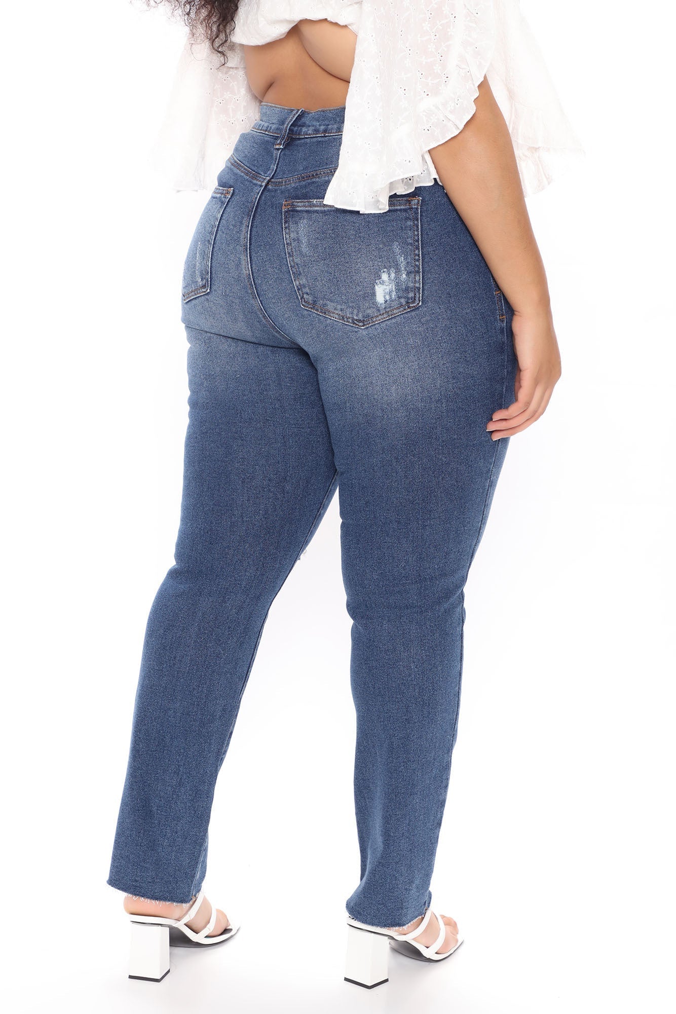 Survival Of The Fittest – Zerrissene Boyfriendjeans – Dunkle Waschung