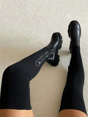 Gestrickte Overknee-Stiefel