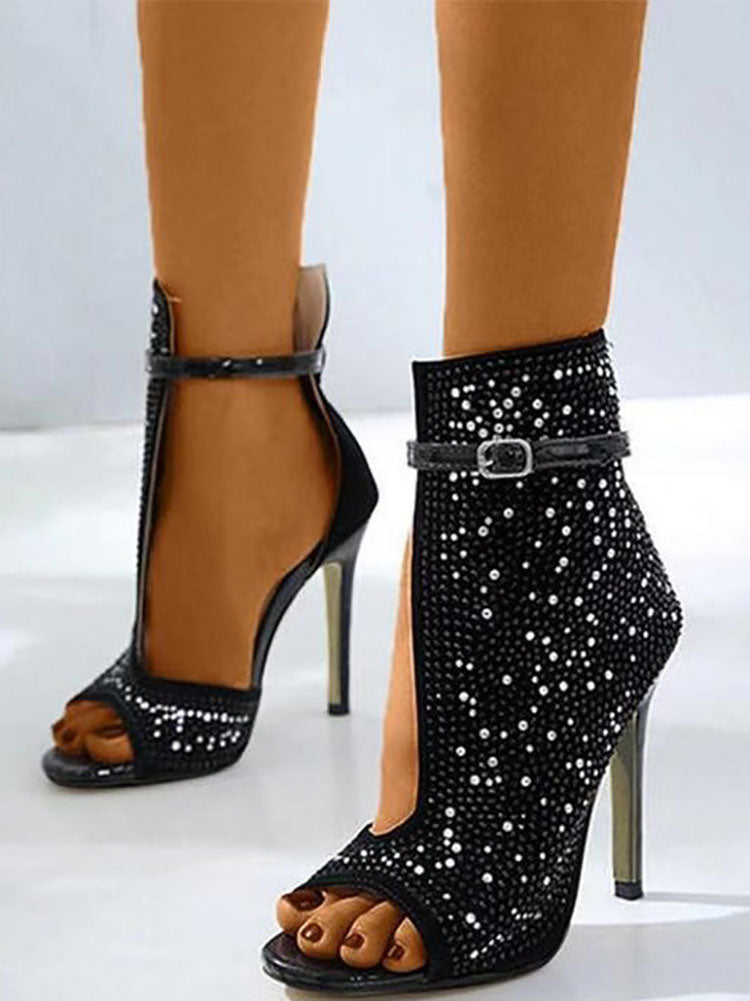 Tacones altos recortados con diamantes de imitación brillantes