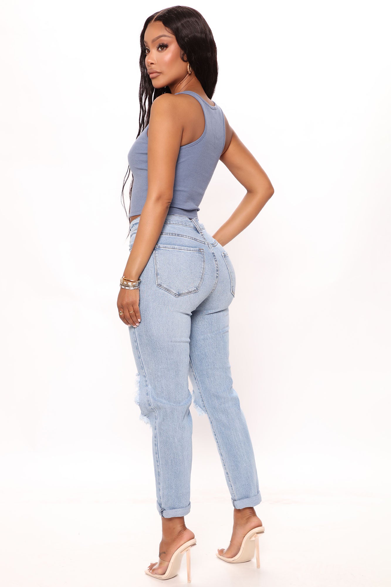 Tabloid Starlet – Zerrissene Mom-Jeans – Hellblaue Waschung