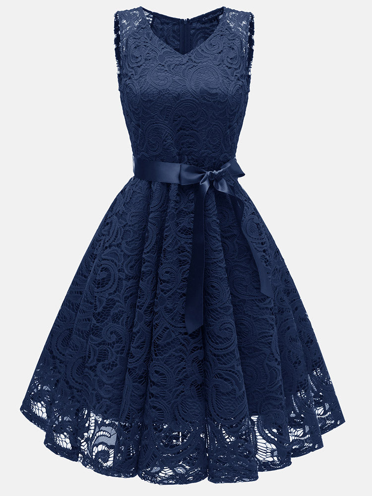 Elegantes ärmelloses Partykleid aus Spitze