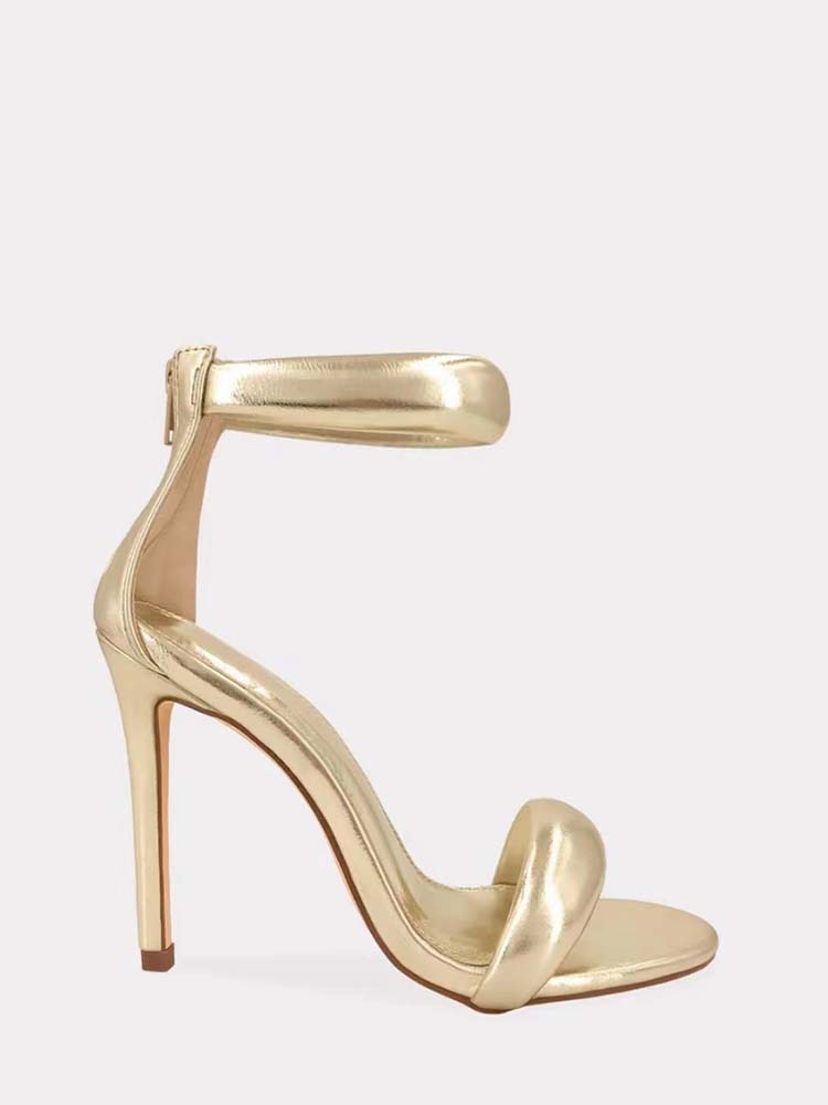 Goldene Sandalen mit Knöchelriemen