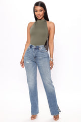 Stella Jeans mit seitlichem Schlitz und geradem Bein - Mittelblaue Waschung