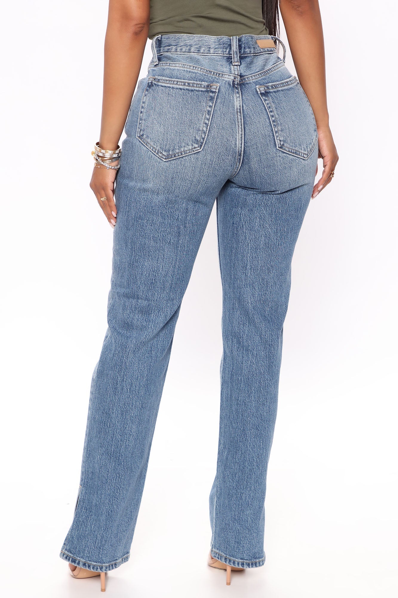 Stella Jeans mit seitlichem Schlitz und geradem Bein - Mittelblaue Waschung