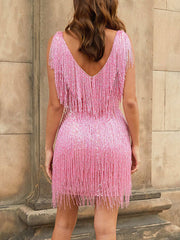 Ärmelloses Kleid mit Pailletten und Quasten