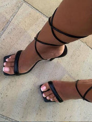 Pumps mit quadratischer Zehenpartie und Schnürung