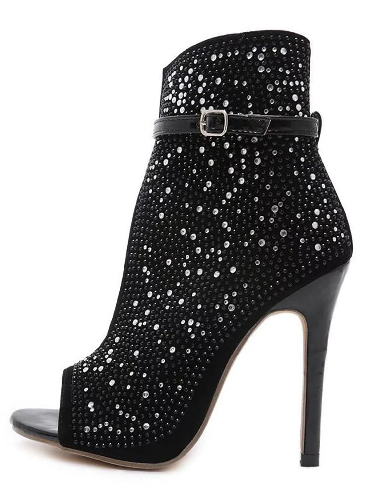 Tacones altos recortados con diamantes de imitación brillantes
