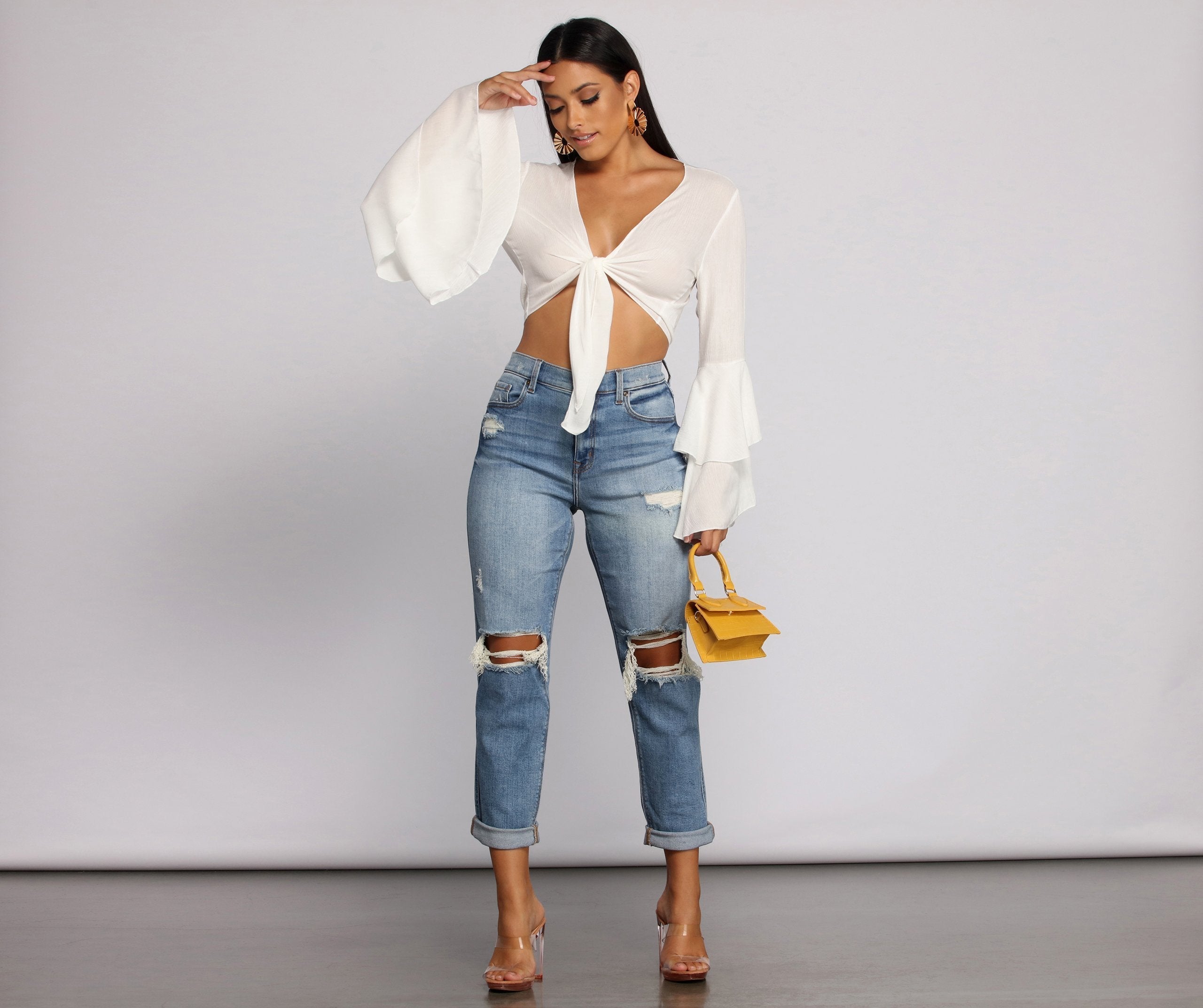 Gewebtes Crop-Top mit Glockenärmeln und Bindeband vorn