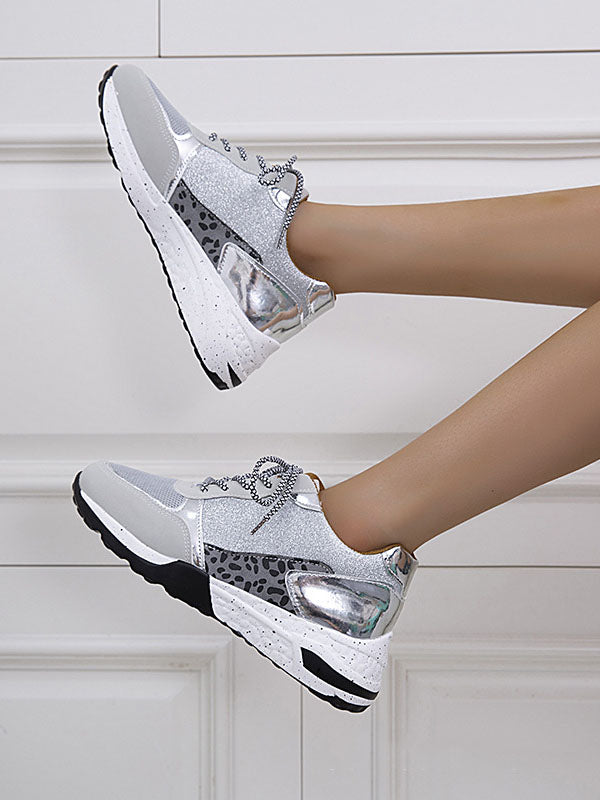Lässige Sneakers mit Glitzer-Leopardenmuster