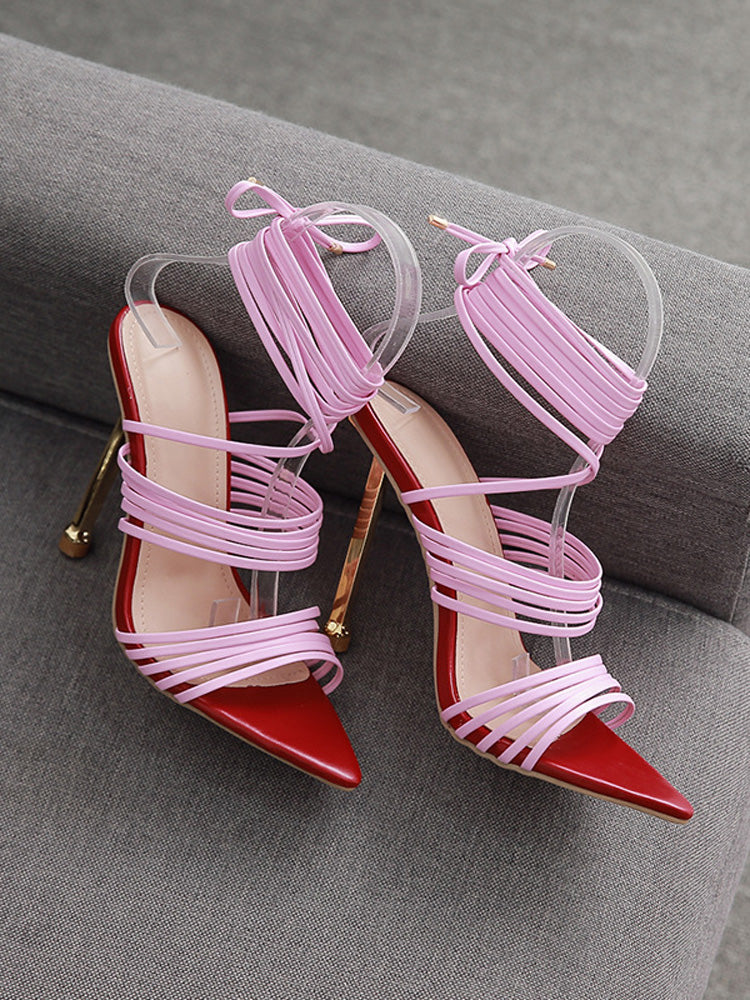 Sandalen mit Schnürung und gekreuzten Riemen