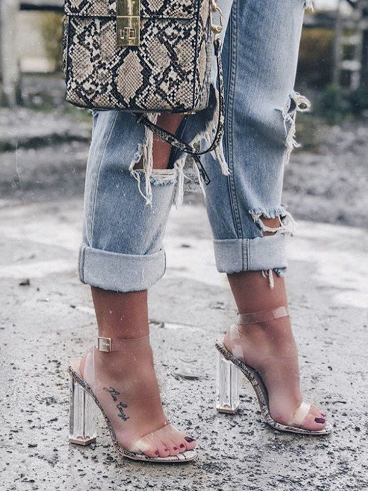 Transparente Heels mit Fesselriemchen