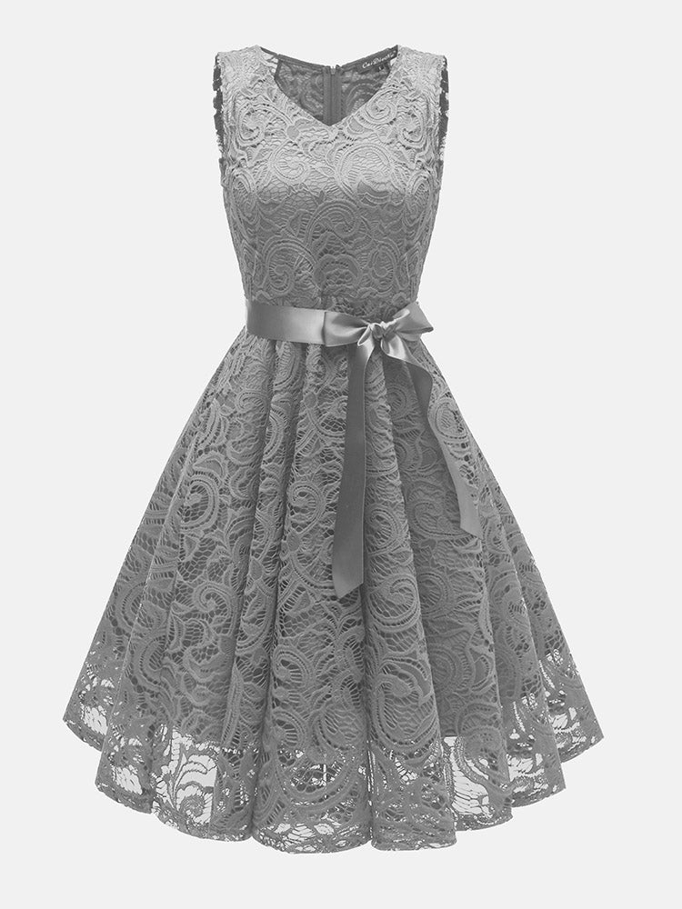 Elegantes ärmelloses Partykleid aus Spitze