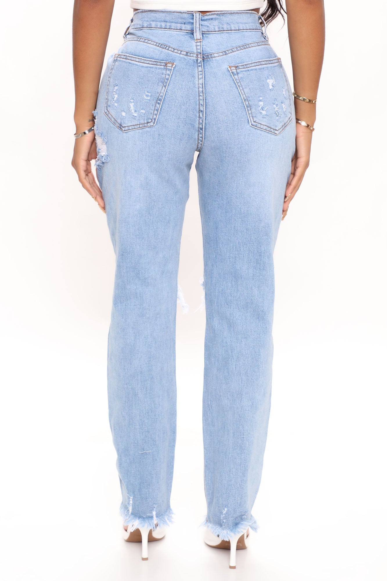 Whatever Is Clever – Zerrissene Boyfriendjeans im 90er-Stil – Mittelblaue Waschung