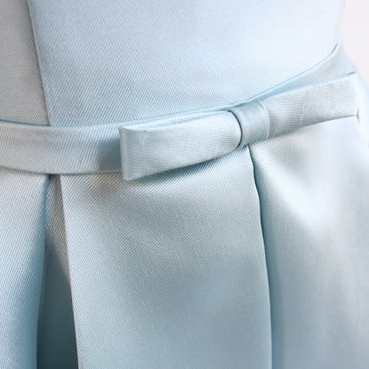 Plissiertes Homecoming-Kleid aus Satin mit schulterfreiem Schnitt
