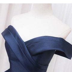 Marineblaues, plissiertes Homecoming-Kleid aus Satin mit schulterfreiem Schnitt