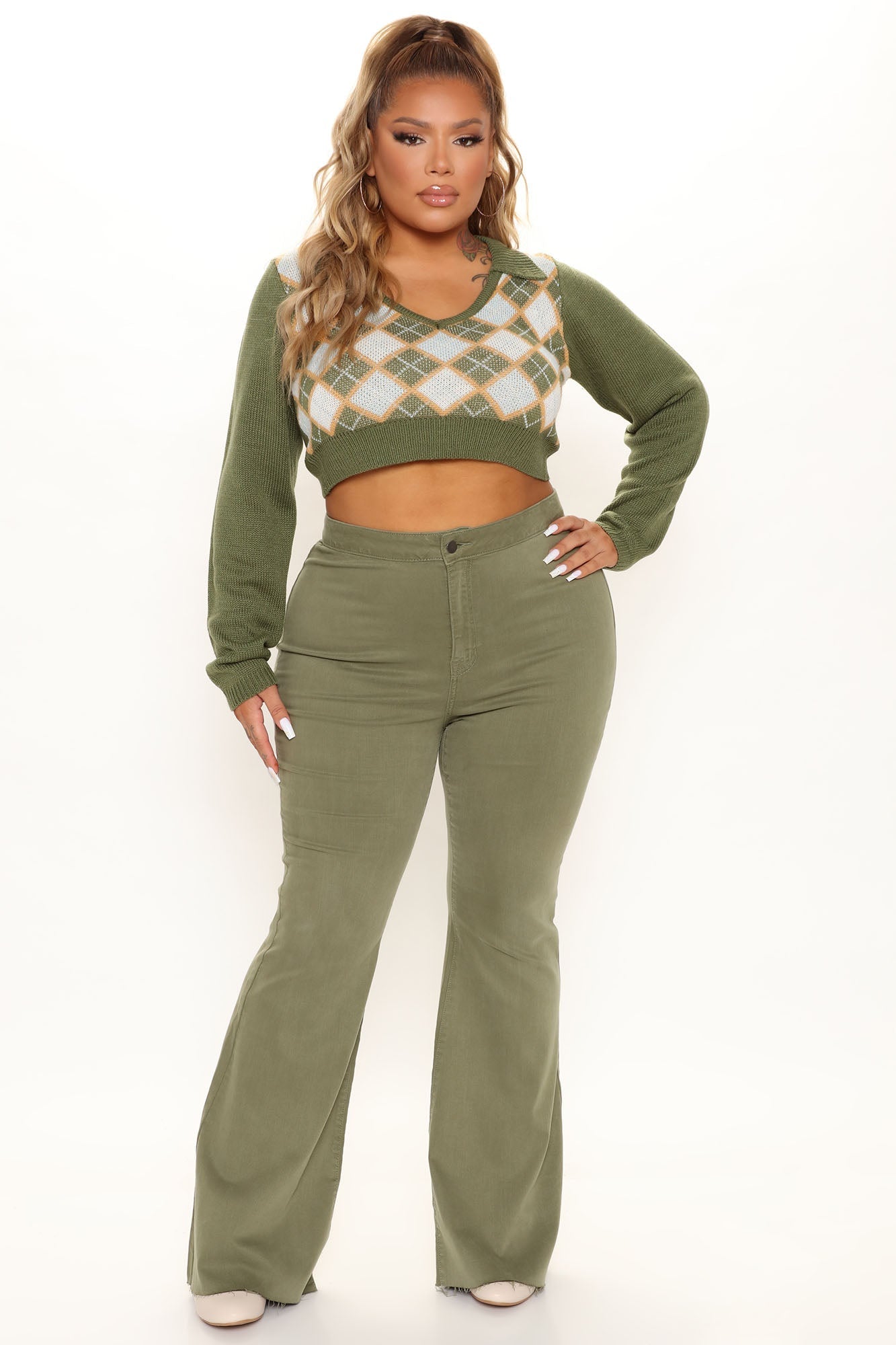The Time Is Now – High-Rise-Flare-Jeans – Olivgrün