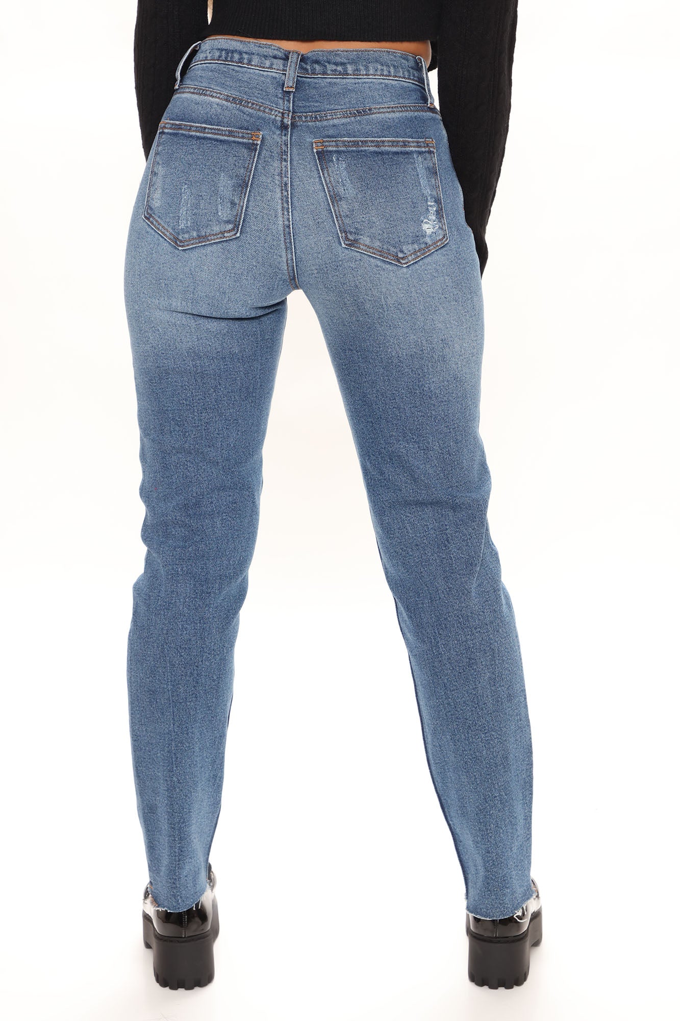 Survival Of The Fittest – Zerrissene Boyfriendjeans – Dunkle Waschung