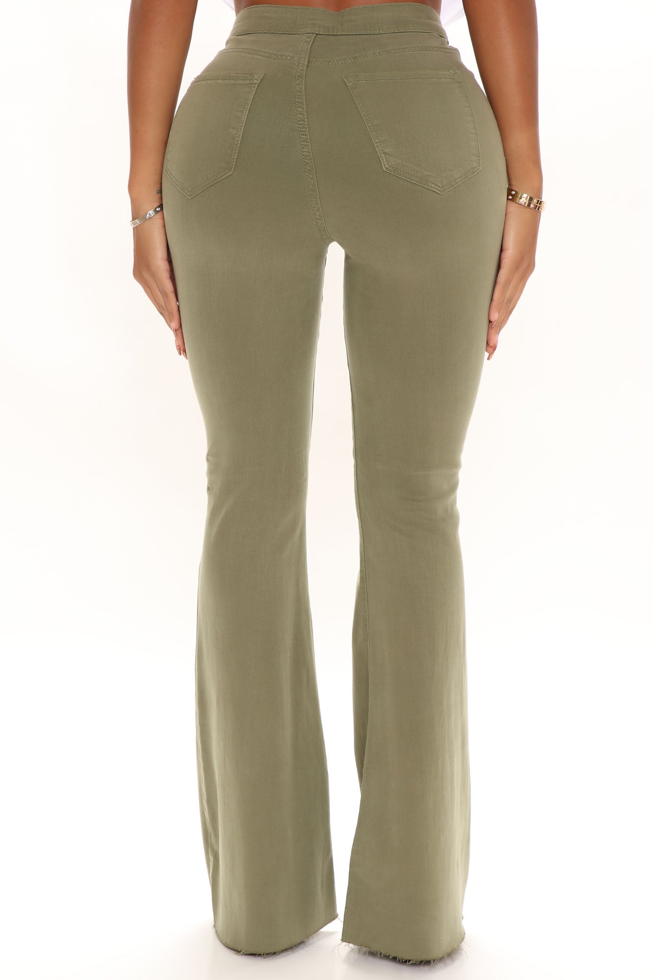 The Time Is Now – High-Rise-Flare-Jeans – Olivgrün