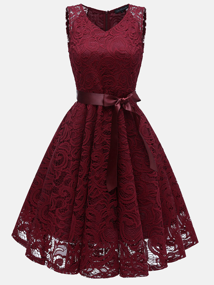 Elegantes ärmelloses Partykleid aus Spitze