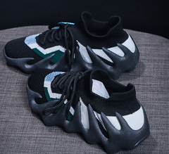 Atmungsaktive Sneakers aus Strick mit Schnürung